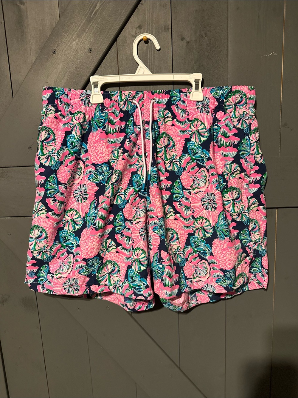 Lilly Pulitzerdd Men’s Capri Swim Trunks – Shroom with a View – Size XL